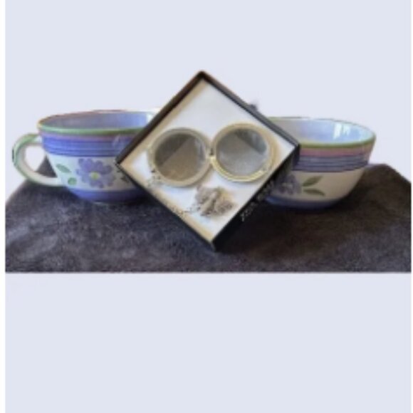 charming pair of cups and a silver bumble bee tea infuser - Picture 1 of 3